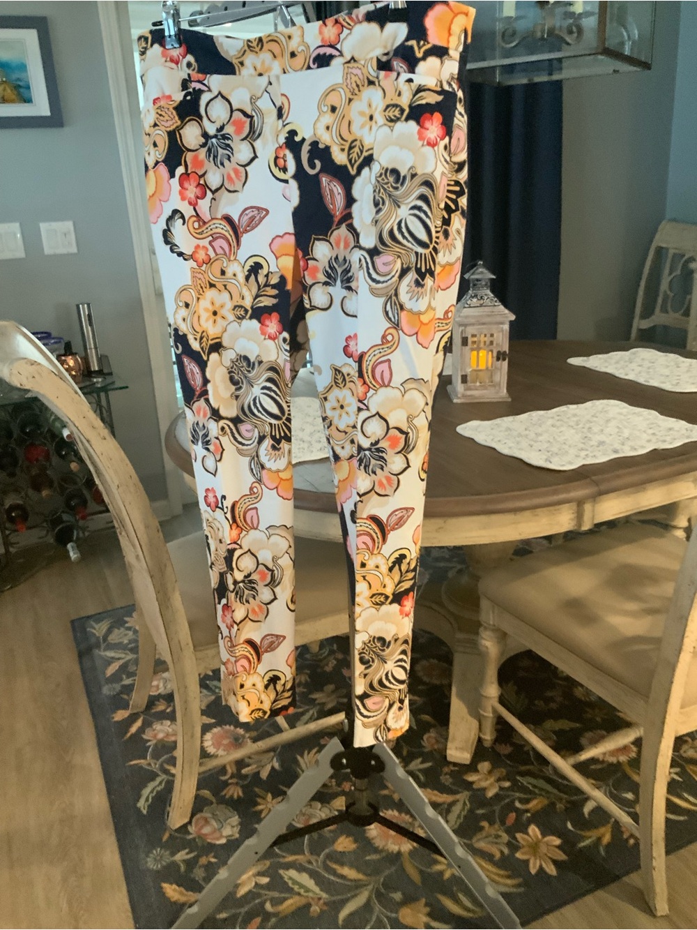 Chico’s Size 2.5 Floral High-Waist Stretch Pants - White Multi